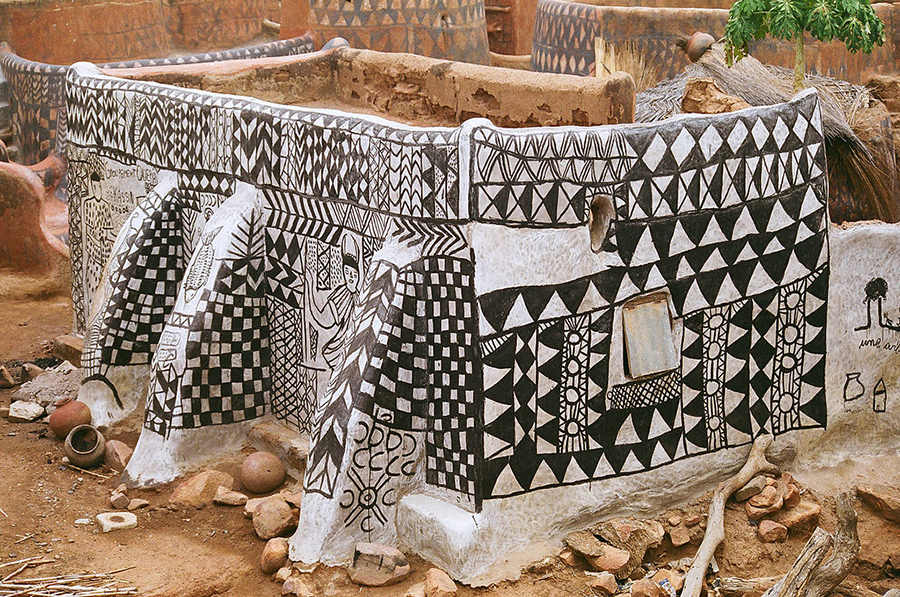 Image 6: Traditional Tiebele house decoration, Burkina Faso